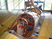 Cockpit der Etrich-Taube